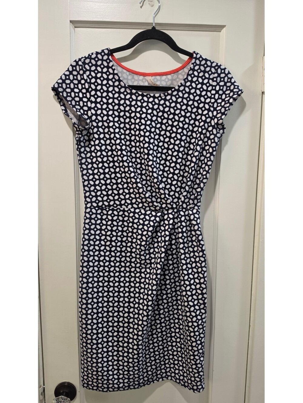 Gilli Women's Navy and White Patterned Dress with Waist Tie, Size S